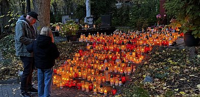 Wszystkich Świętych w Sopocie. Tysiące zniczy i tłumy na cmentarzach-36800