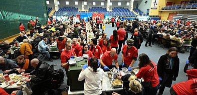 Wigilia dla potrzebujących w Sopocie. Setki osób przy wspólnym stole-38175