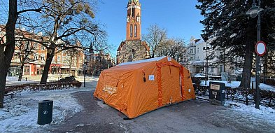 Sopot znalazł sposób na mróz? Przy Monciaku stanął ogrzewany namiot [WIDEO]