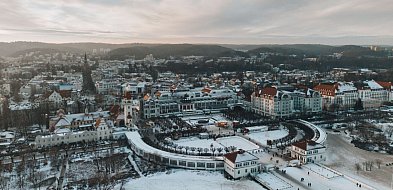 Nowy trend w Sopocie! Turyści zostają na dłużej i wydają więcej pieniędzy