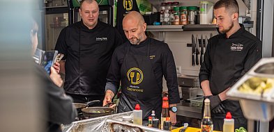 Restauracje walczą dziś o pracowników! Te mądre zaczynają ich