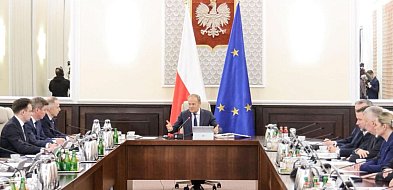 Tańsze paliwo dla Polaków! Donald Tusk: "Pracowaliśmy nad tym pewien czas"