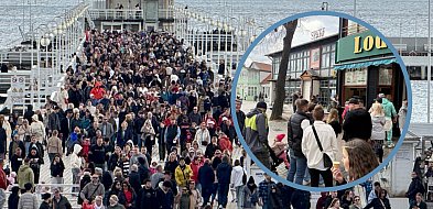 Wielkanocne oblężenie Sopotu. Tłumy na Monciaku, pełne ogródki i kolejki po gofry