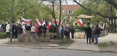 Donald Tusk odpowiada na protest pod swoim domem w Sopocie