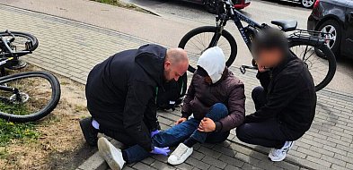 Leżał na drodze, nikt nie reagował. Pomogli dopiero policjanci z Sopotu