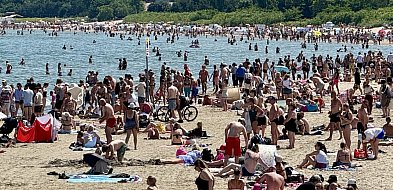 Oblężenie na sopockiej plazy! Czy w takim tłumie można jeszcze odpocząć? [WIDEO]