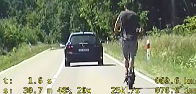Pędził hulajnogą po drodze wojewódzkiej! Nie miał nawet kasku