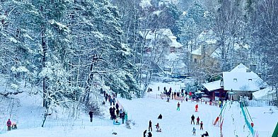 Dobre wieści dla narciarzy nad morzem. Łysa Góra w Sopocie znowu działa