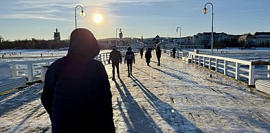 Mróz wywiał spacerowiczów z sopockiego molo!! Trudno wytrzymać w takim zimnie