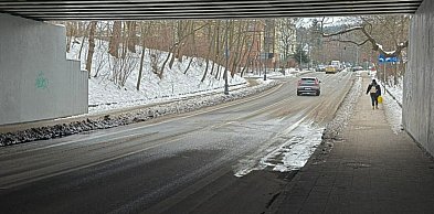 Woda pod wiaduktem w Sopocie! Służby walczą z awarią kanalizacji