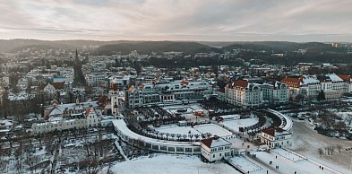 Nowy trend w Sopocie! Turyści zostają na dłużej i wydają więcej pieniędzy