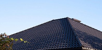 Najlepsze pokrycia dachowe - jak wybrać trwałe i estetyczne rozwiązanie?