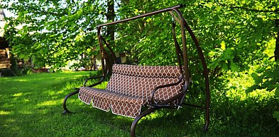 Elementy huśtawki ogrodowej – kompletna lista i zasady bezpiecznego montażu