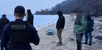 Makabryczne odkrycie w Zatoce Puckiej! W wodzie znaleziono ciało mężczyzny
