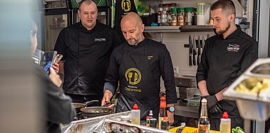 Restauracje walczą dziś o pracowników! Te mądre zaczynają ich