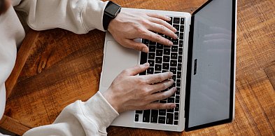 Praca zdalna czy biuro - sprawdź, czego naprawdę oczekują młodzi pracownicy?