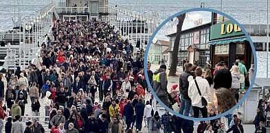 Wielkanocne oblężenie Sopotu. Tłumy na Monciaku, pełne ogródki i kolejki po gofry