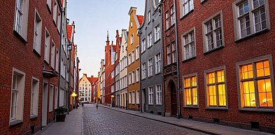 Wynajem aut na lotnisku w Gdańsku czy w centrum - co się bardziej opłaca?