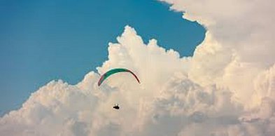 Szkoła paralotniowa – pierwszy krok do lotów, które zapadają w pamięć