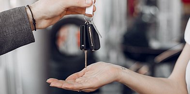 Krótko- czy długoterminowy wynajem auta dostawczego – co bardziej opłaca