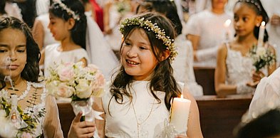 Jaki prezent na komunię wybrać? Praktyczny poradnik dla rodziny i gości