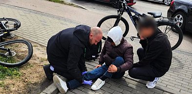Leżał na drodze, nikt nie reagował. Pomogli dopiero policjanci z Sopotu