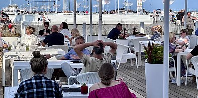 Posłowie chcą zmian w restauracjach. Gratis dla każdego gościa-35829