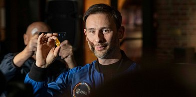 Bursztyn z kosmosu wylądował w Gdańsku. Astronauta przekazał go Muzeum-37803