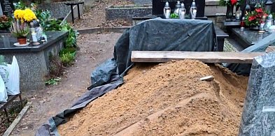 Piasek na grobie w Sopocie i burza w sieci! "Znajoma prawie dostała zawału"-38046