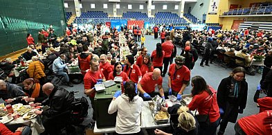 Wigilia dla potrzebujących w Sopocie. Setki osób przy wspólnym stole-38175