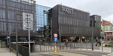 Czy miasto zarabia na parkingu w Sopot Centrum? Urząd wyjaśnia sytuację-38416