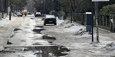 Odśnieżyłeś, posypałeś, teraz sprzątaj. Straż Miejska ostrzega przed mandatem