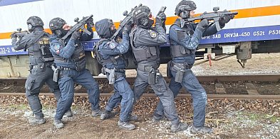 Pasażerowie mogli być w szoku. Służby "udaremniły" porwanie pociągu w Gdyni