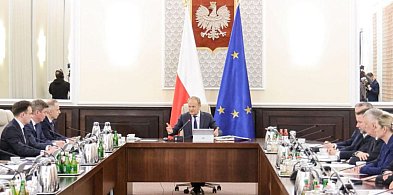 Tańsze paliwo dla Polaków! Donald Tusk: "Pracowaliśmy nad tym pewien czas"
