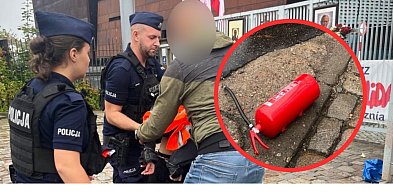 Atak na historyczną Bramę Stoczni Gdańskiej! -35282