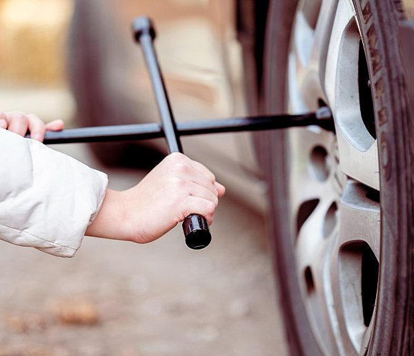 Z pozoru drobiazg, a może skończyć się tragedią. Urząd ostrzega kierowców-36982