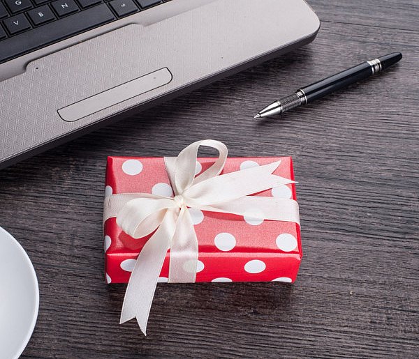 Świąteczna paczka może stać się problemem. Skarbówka patrzy z ukrycia-37515