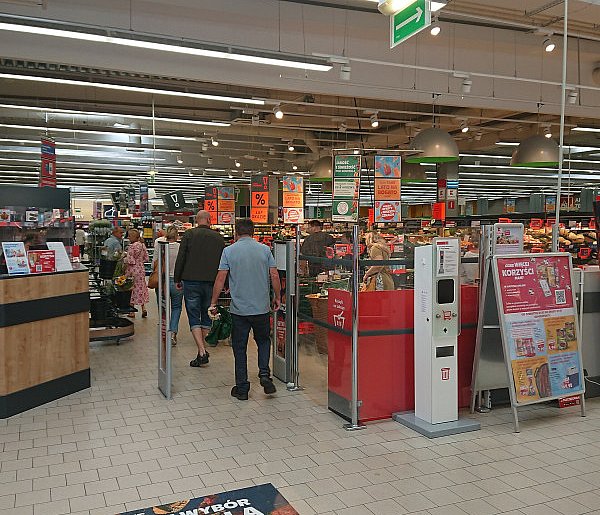 Pracownicy popularnej sieci mają dość. W południe zatrzymają pracę-37843