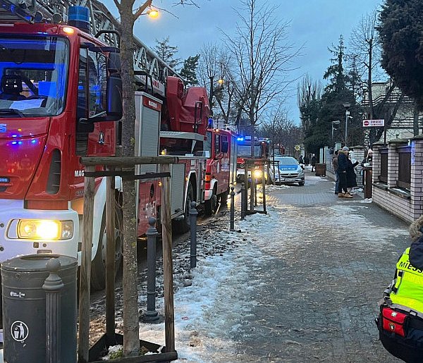Pożar hali garażowej przy ul. Łokietka w Sopocie! Ewakuowano 60 osób [FOTO]-38347
