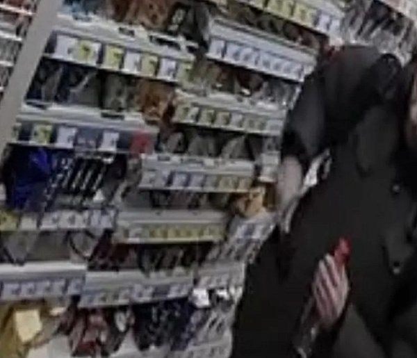 Wlał coś do octu i odstawił! Policja szuka klienta sklepu w Gdyni-38431