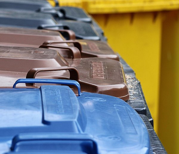 Fioletowe worki na odpady. Oto, co powinno tam trafiać-38596