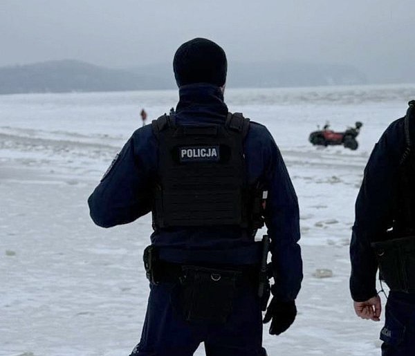 Nie wchodź na lód w Sopocie! Służby alarmują: pokrywa jest skrajnie krucha