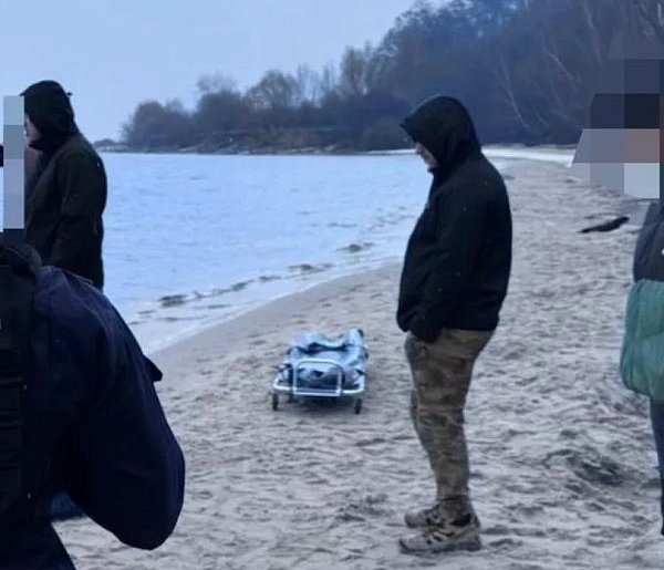 Makabryczne odkrycie w Zatoce Puckiej! W wodzie znaleziono ciało mężczyzny