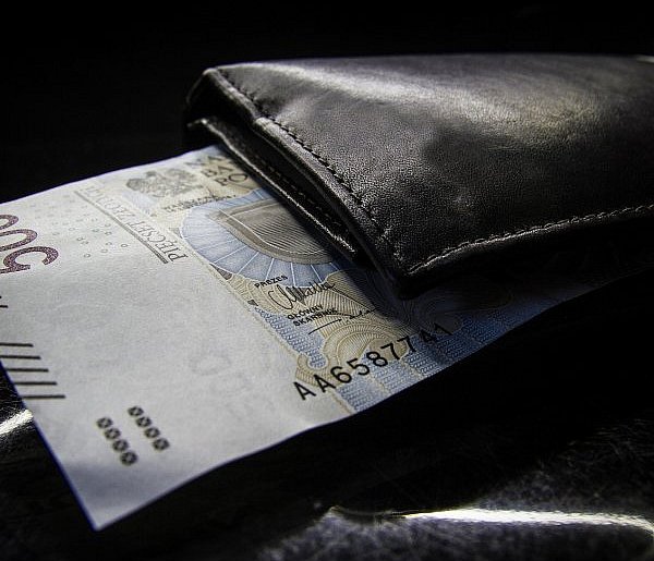 Podniosą próg podatkowy. W portfelach Polaków może zostać więcej pieniędzy