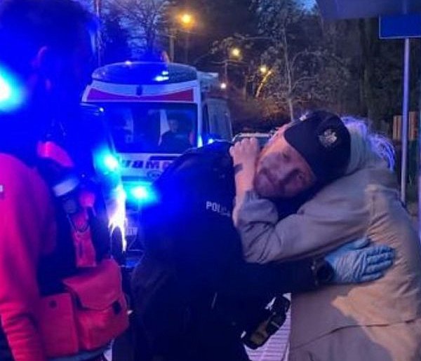 Sopoccy policjanci uratowali wyziębioną 85-latkę