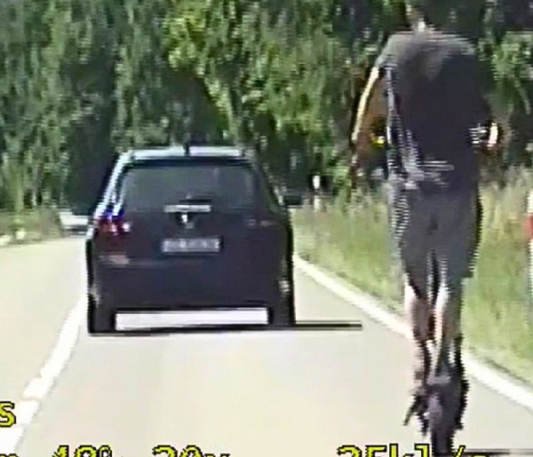 Pędził hulajnogą po drodze wojewódzkiej! Nie miał nawet kasku