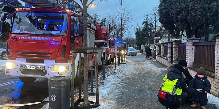 Pożar hali garażowej przy ul. Łokietka w Sopocie! Ewakuowano 60 osób [FOTO/WIDEO]
