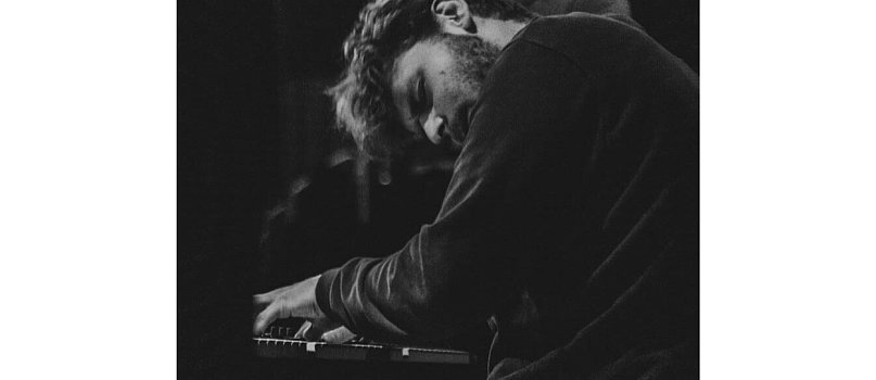 Piano improwizacje w wykonaniu Jakuba Janoszka w Teatrze BOTO-8714