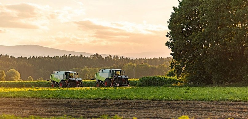 Kombajny zbożowe – rodzaje, zastosowanie i jak wybrać odpowiedni model