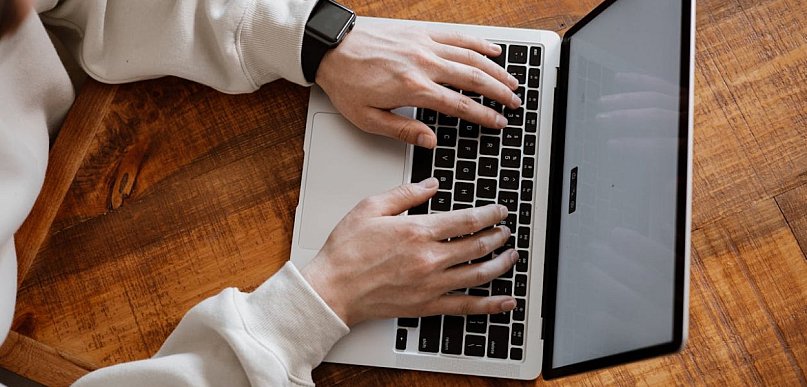 Praca zdalna czy biuro - sprawdź, czego naprawdę oczekują młodzi pracownicy?